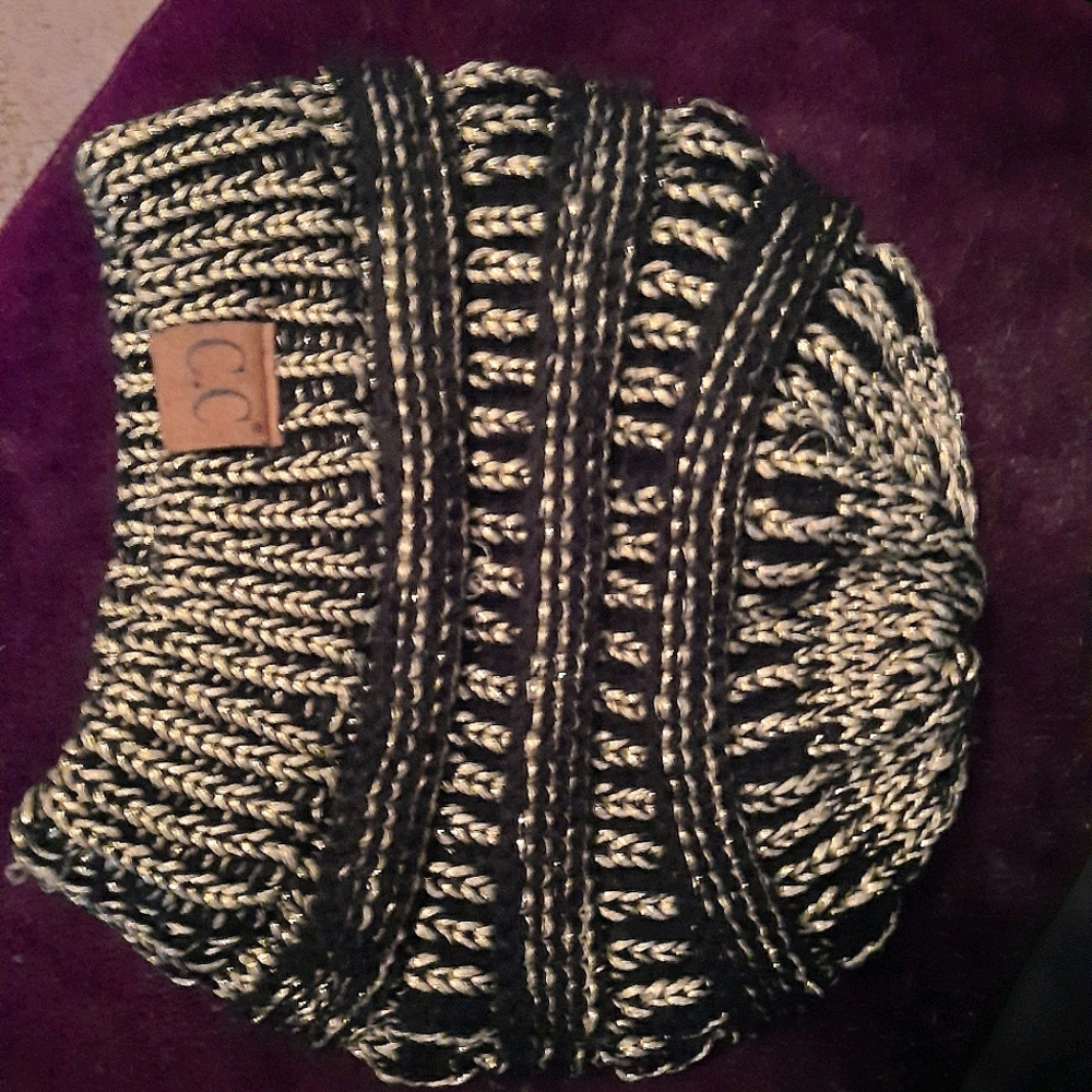 Black Gold Metallic Yarn Knit CC Beanie Hat